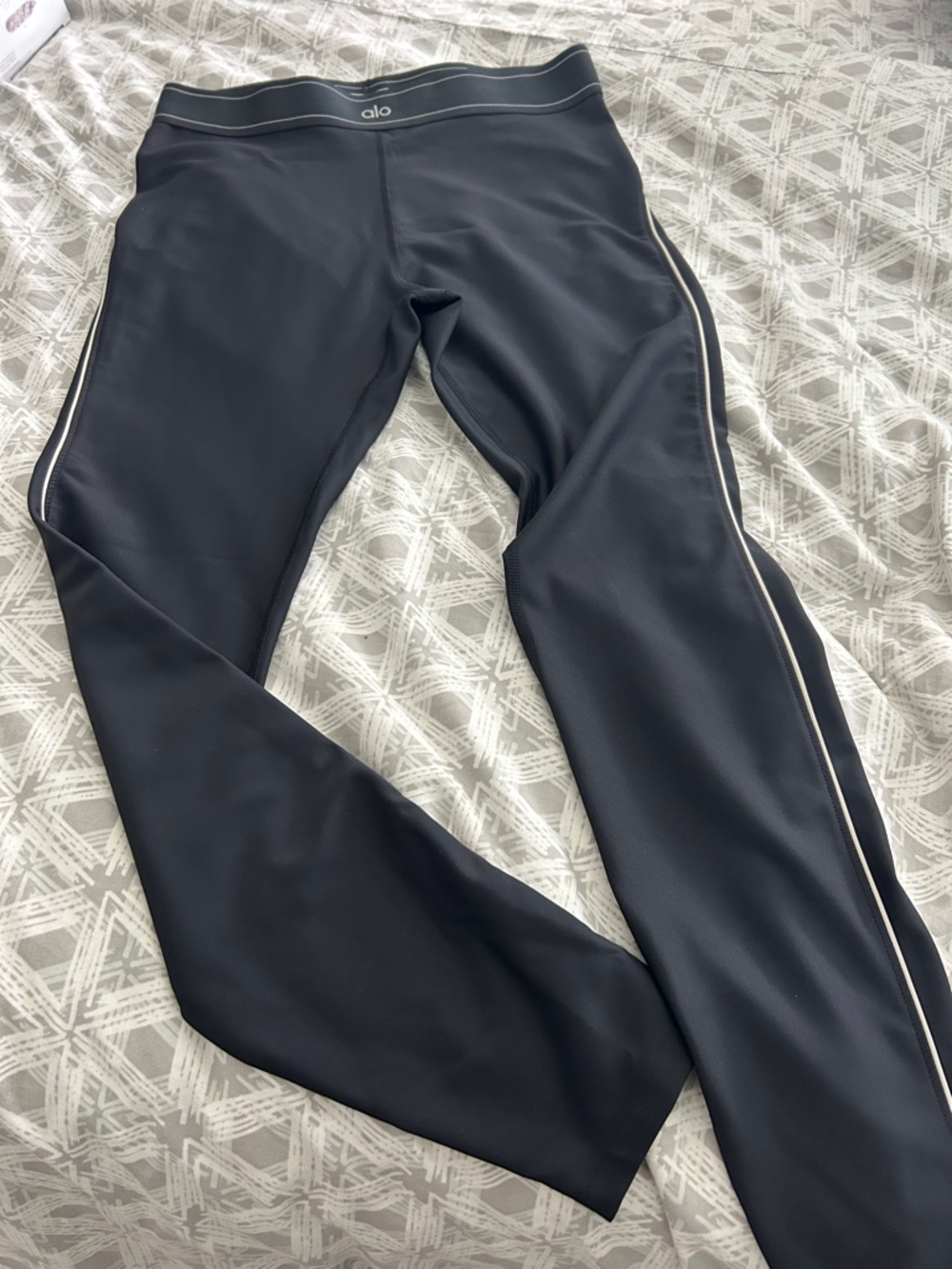 ALO Yoga Black Leggings with White Waist Stripe